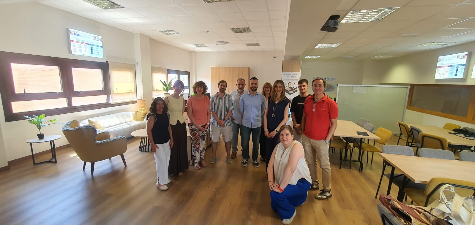 Clúster SIVI visita el "Hogar Digital" de Villanubla